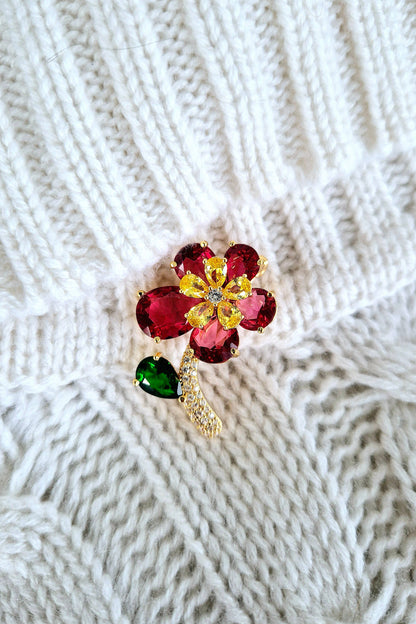 Brosche Rote Blume, goldene Brosche, red flower brooch, golden brooch, broche en or, broche fleur, broche rouge, rote Brosche, red brooch, Brosche, brooch, broach, broche, Blumen Brosche 