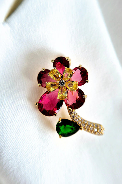 Brosche Rote Blume, goldene Brosche, red flower brooch, golden brooch, broche en or, broche fleur, broche rouge, rote Brosche, red brooch, Brosche, brooch, broach, broche, Blumen Brosche 