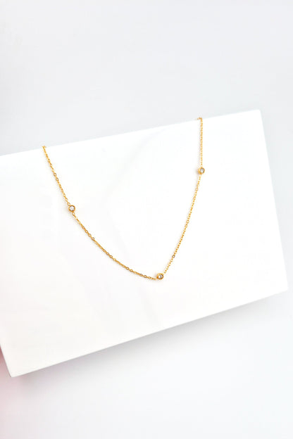 Goldene Halskette Zirkonia, golden necklace, golden necklace cubic zirconia, collier dore, collier dore zirconium, collana dorata, collana dorata zirconia, Zirkonia Halskette, Goldene Halskette, vergoldete Halskette, Halskette, Kette mit Zirkonia Steinchen, elegant golden necklace