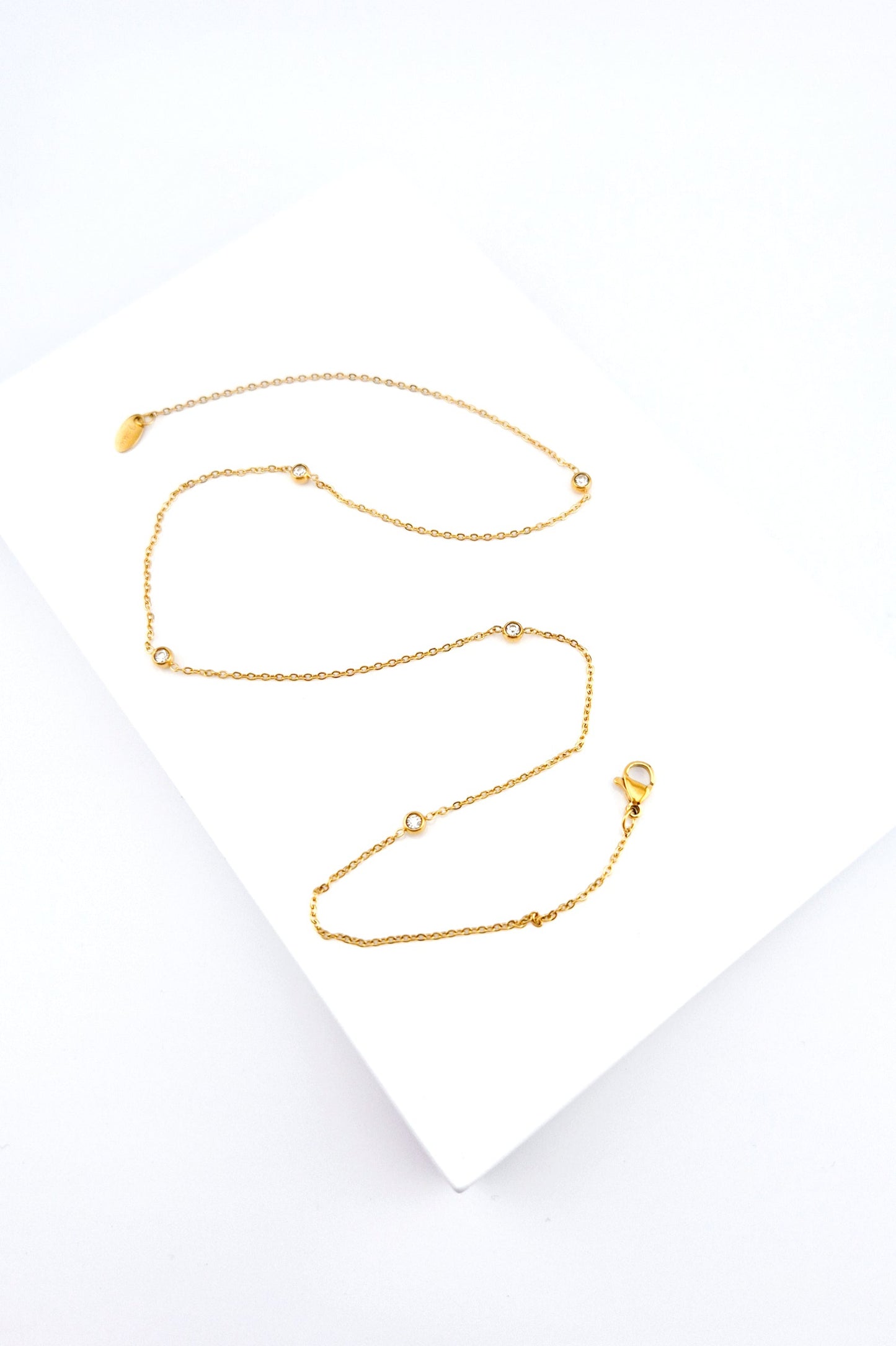 Goldene Halskette Zirkonia, golden necklace, golden necklace cubic zirconia, collier dore, collier dore zirconium, collana dorata, collana dorata zirconia, Zirkonia Halskette, Goldene Halskette, vergoldete Halskette, Halskette, Kette mit Zirkonia Steinchen, elegant golden necklace