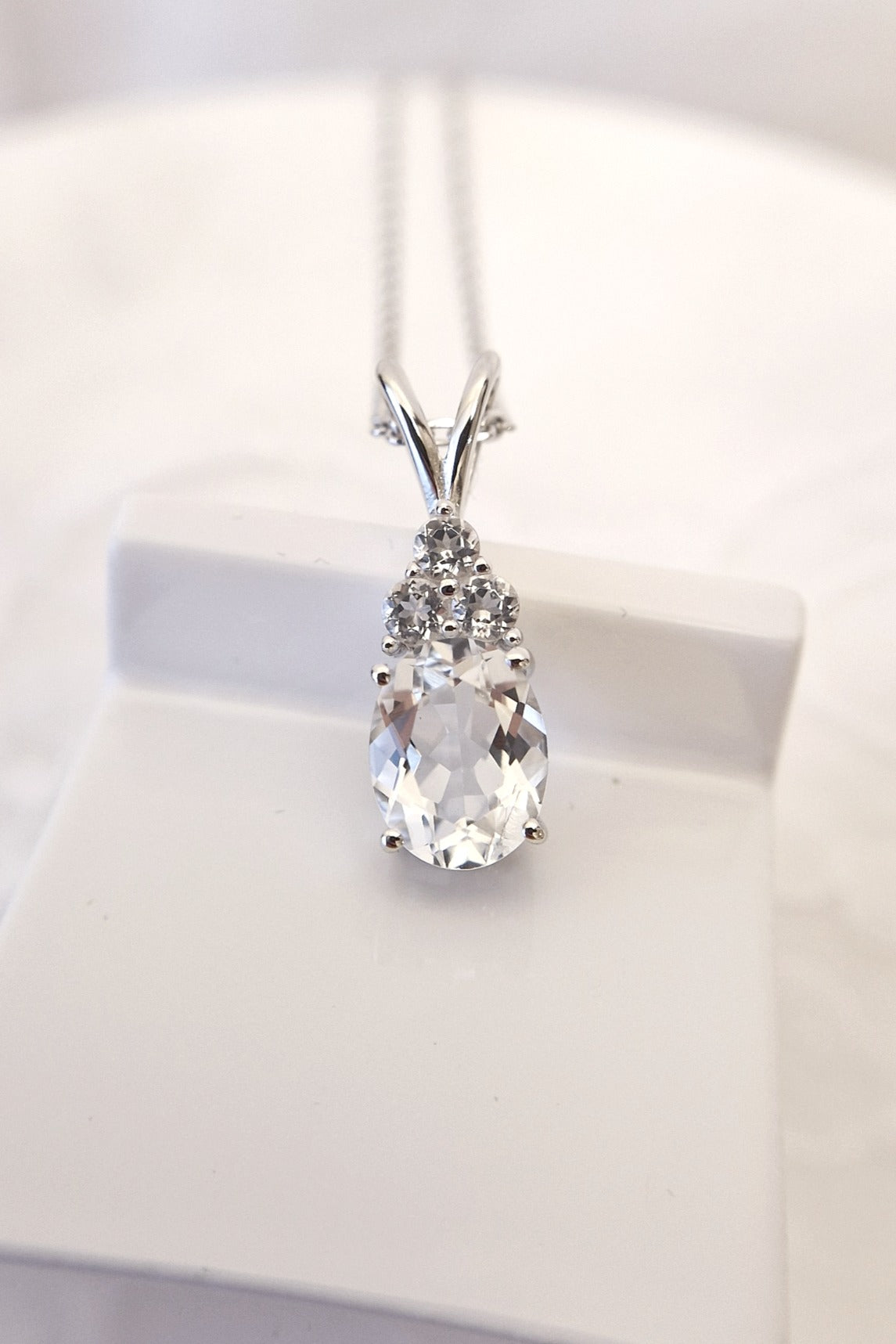 Weiss Topas Halskette, White Topaz Necklace, Topas Halskette, Topaz Necklace, Topaz pendant necklace, pendant Necklace, Anhänger Halskette, Anhänger Kette, Silber Kette, Silber Halskette, Silber Halskette Damen, elegant necklace, timeless necklace, Halskette, necklace 