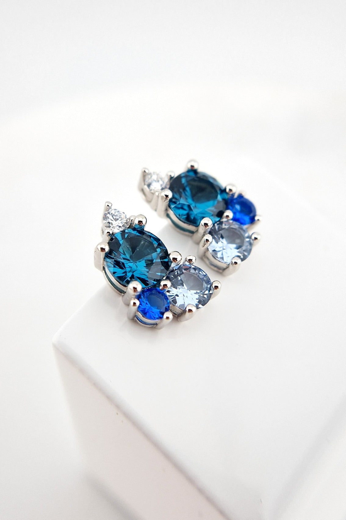 Blau Topas Ohrringe, London Blue Topaz Earrings, Blautopas Ohrringe, Topas Ohrstecker, Silber Ohrringe mit blauen Edelsteinen, Silver Earrings