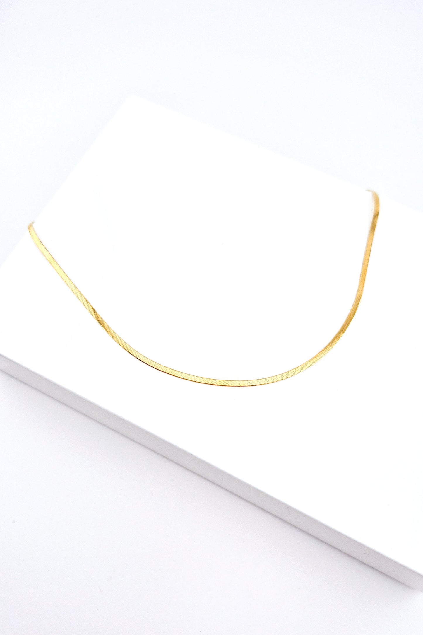 Minimalistische Halskette, minimalist necklace, collier minimaliste, collana minimalista, Halskette, necklace, collana, collier, goldene Halskette, vergoldete Halskette, Edelstahl Halskette, golden necklace, gold necklace stainless steel necklace, collier d'or