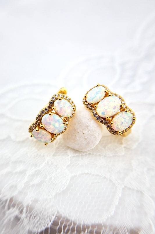 Opal Ohrringe, White Opal earrings, Opal Earrings, Weiss Opal Ohrringe, Creolen, hoop earrings, goldene Ohrringe, Ohrringe mit weissen Steinen, golden Earrings, earrings with white stones, earrings, Ohrringe, boucles d oreilles opale