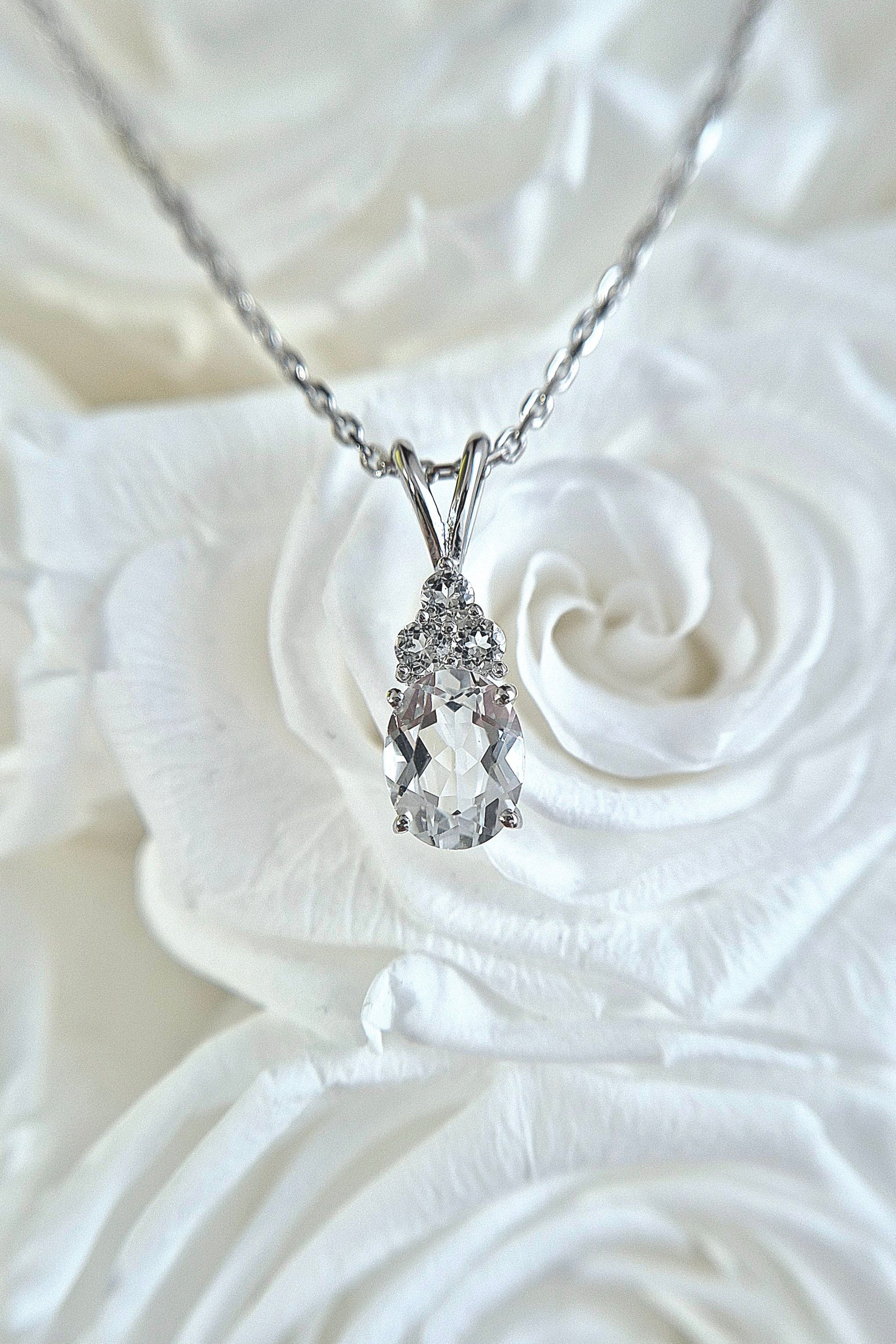 Weiss Topas Halskette, White Topaz Necklace, Topas Halskette, Topaz Necklace, Topaz pendant necklace, pendant Necklace, Anhänger Halskette, Anhänger Kette, Silber Kette, Silber Halskette, Silber Halskette Damen, elegant necklace, timeless necklace, Halskette, necklace 