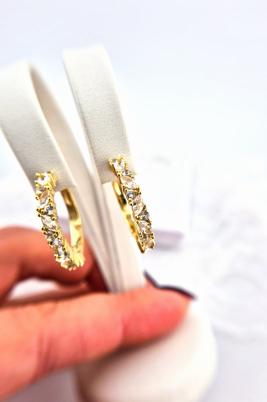 White Topaz Gold Earrings, weiss Topas Ohrringe Gold. goldene Topas Creolen, gold Creolen mit weissen Topas Edelsteinen