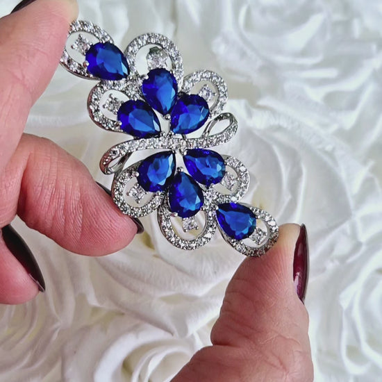 Brooch Royal Blue, Royal blue brooch, Blaue Brosche, broche bleue, Silber Brosche mit blauen Diamant Imitaten, Silver brooch with blue diamond imitation, cubic zirconia brooch, Cubic Zirkonia Brosche, broche royal bleue, bridal brooch, etwas blaues, something blue brooch, elegante Brosche, elegant brooch